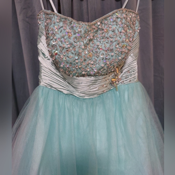 Prom dress - Picture 4 of 7
